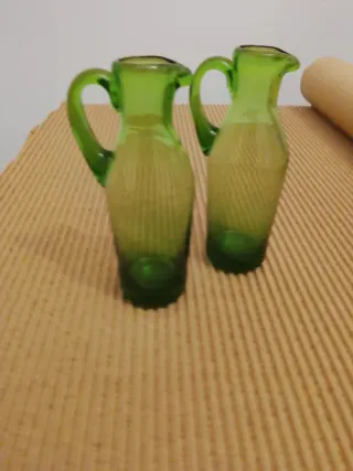 Juego de 2 botellas antiguas de cristal
