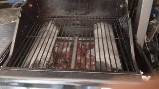 Barbacoa de gas negra