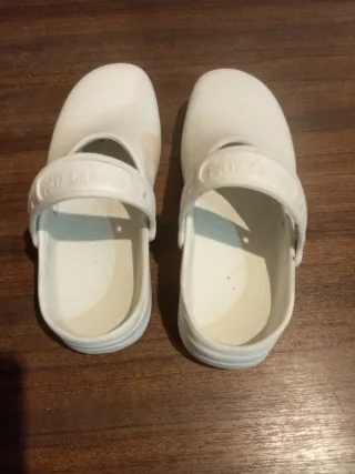 Zuecos blancos