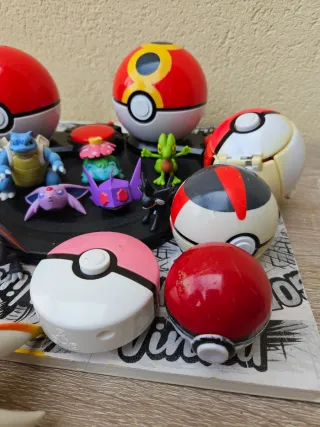 Lote Figuras Pokémon e Pokébolas