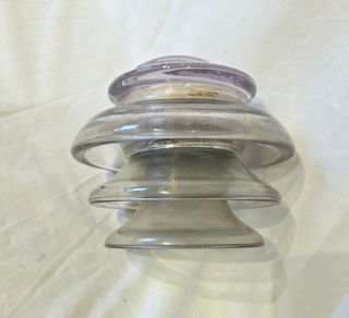 Isolatore elettrico in vetro rosa