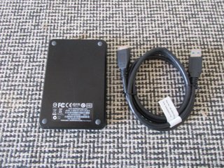 Hard Disk Toshiba 500 GB . completo di cavo