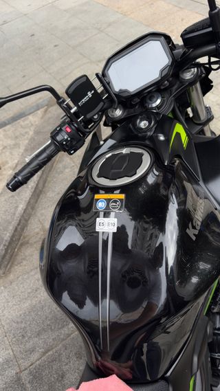 Kawasaki Z650 Naked Negra y Verde