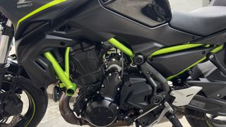 Kawasaki Z650 Naked Negra y Verde