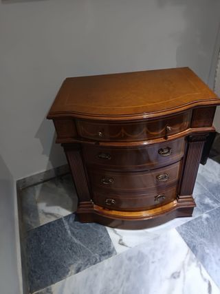 Mesita de noche de madera noble