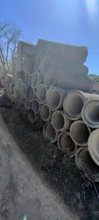 Tubo de cemento con armadura