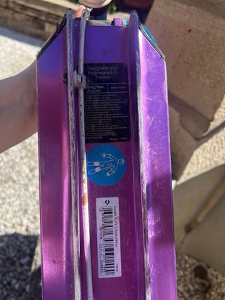 Patinete morado y azul