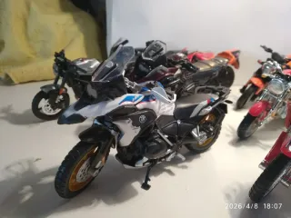 Lote 9 motos miniatura 1/18 Maisto