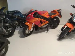 Lote 9 motos miniatura 1/18 Maisto