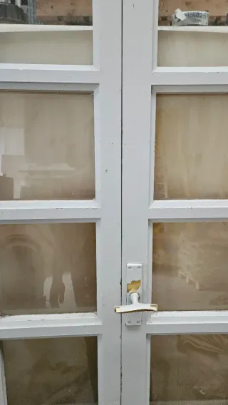 Balconera doble de madera con cristales