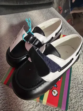 Sapatos menino tamanho 23