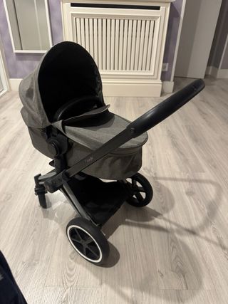 Carrito de muñecas gris