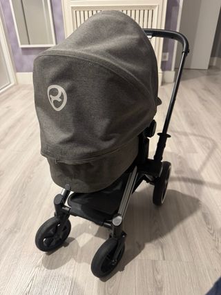 Carrito de muñecas gris