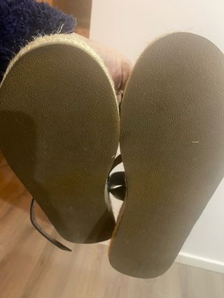 Sandalias cuña baja negras