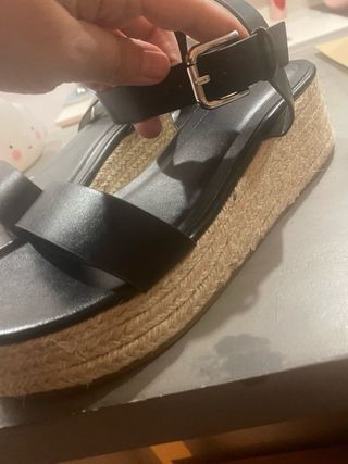 Sandalias cuña baja negras