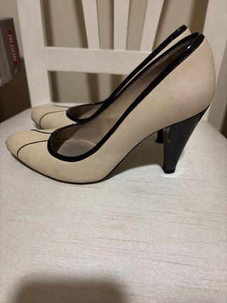 Zapatos tacón charol beige y negro