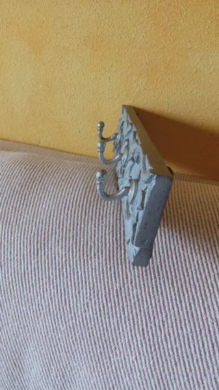 Perchero madera tallada