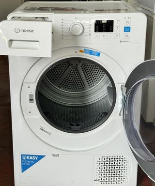 SECADORA INDESIT DE 8 KILOS EN BLANCO