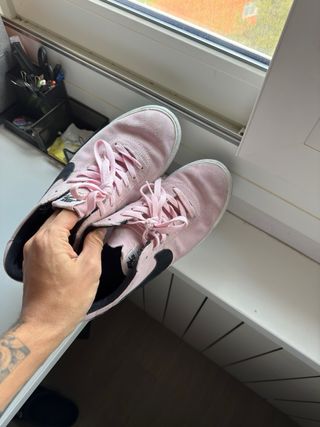 Zapatillas Nike Rosa y Negra