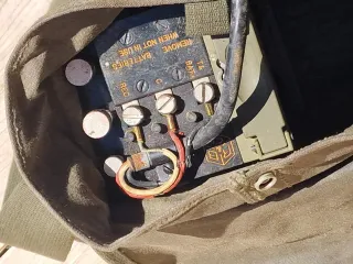 Teléfono de campaña militar antiguo