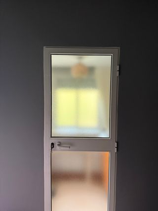 Puerta con cristal esmerilado