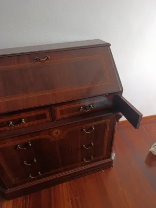 Escritorio cajonera de madera