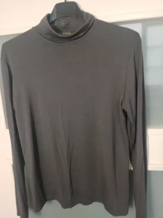 Lote 3 jerseys, 1  camell y  2 grises marengo