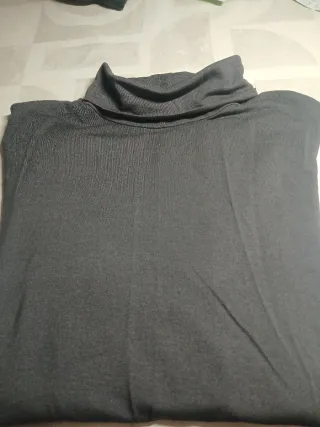 Lote 3 jerseys, 1  camell y  2 grises marengo