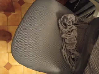 Silla de oficina gris