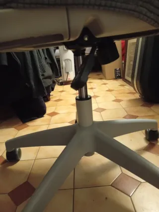 Silla de oficina gris