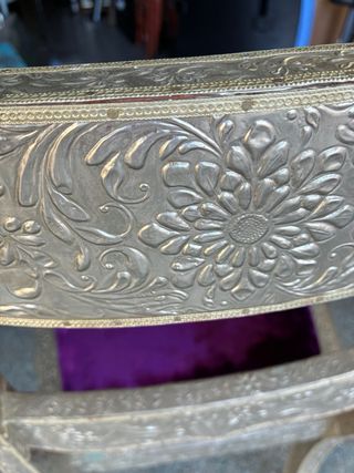 Silla Anglo-India Vintage Dorada y Morada