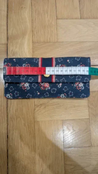 Cartera Cath Kidston floral azul marino