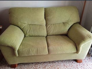 Sofá de 2 plazas en tela verde