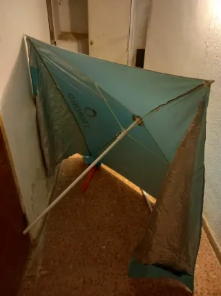 Parasol de playa azul