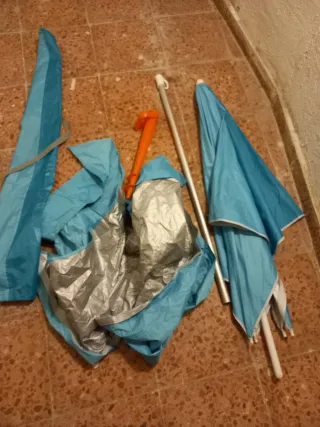 Parasol de playa azul