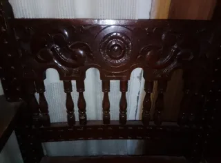 Sofá antiguo de madera