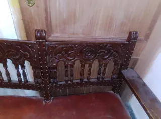 Sofá antiguo de madera