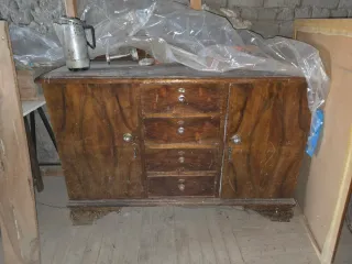 Mueble aparador de madera antiguo