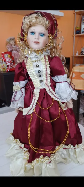 Muñeca de Porcelana Vestido Burdeos