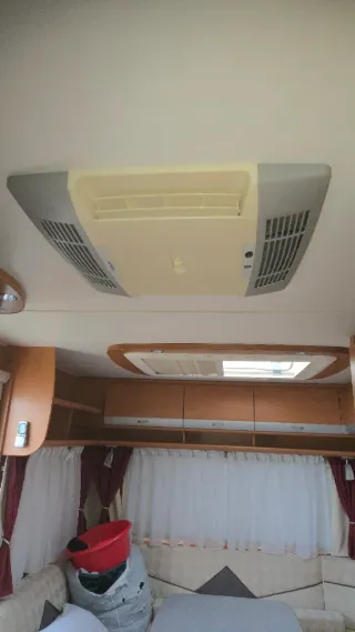 Caravana muy bien equipada
