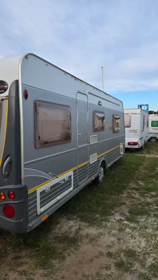 Caravana muy bien equipada