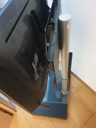 Soporte TV con estantes de cristal