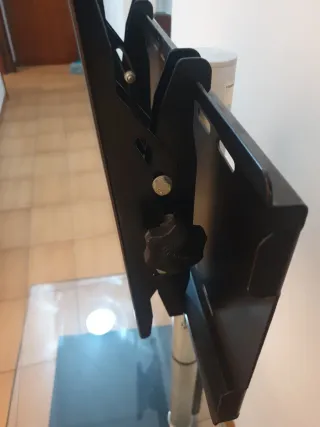 Soporte TV con estantes de cristal