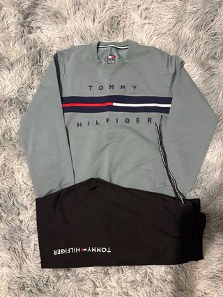 Chándal Tommy Hilfiger niño Talla16 pero es grande