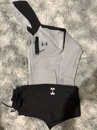 Chándal Under Armour niño gris y negro talla16