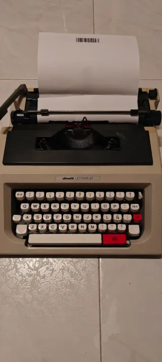 Máquina de escribir portátil Olivetti lettera 42