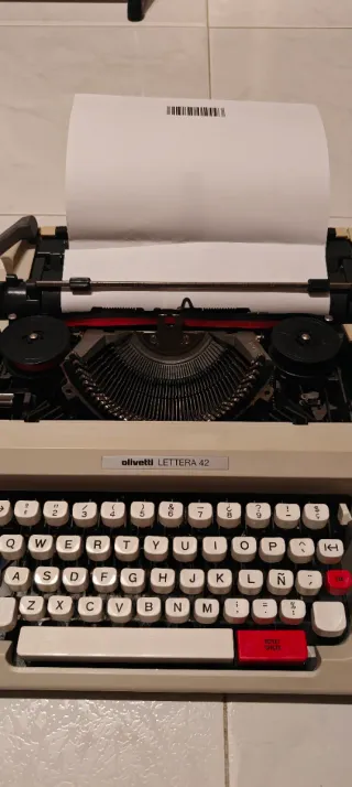 Máquina de escribir portátil Olivetti lettera 42