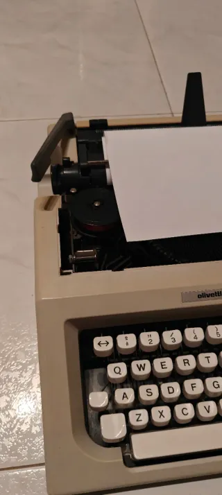 Máquina de escribir portátil Olivetti lettera 42
