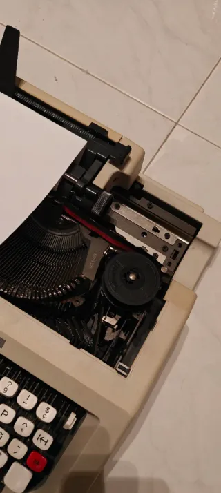 Máquina de escribir portátil Olivetti lettera 42