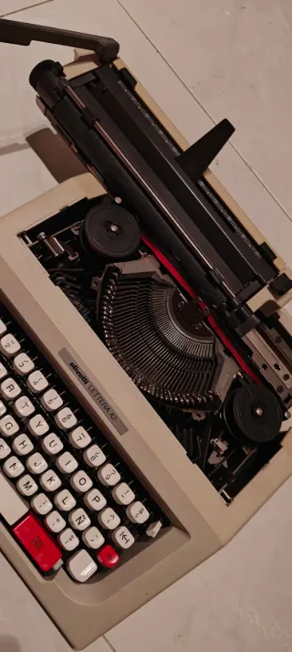 Máquina de escribir portátil Olivetti lettera 42